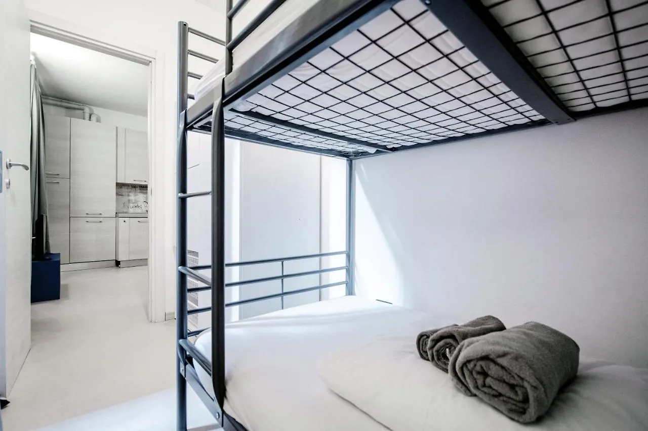 Blue Loft - The House Of Travelers Appartamento Côme 0*,  Italia